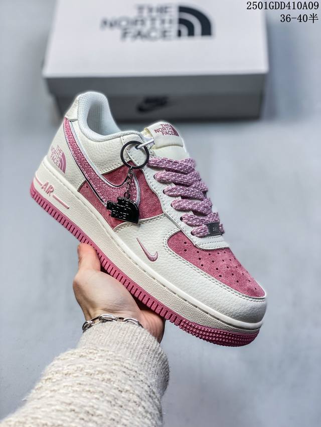 海外限量发售！公司级nike Air Force 1 '07 Low “北面联名--满天星双勾紫白配色”空军一号 低帮 运动鞋 休闲鞋 折边针车 工艺难度大 原