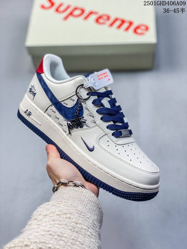 Nike Air Force 1 Low 空军一号低帮百搭休闲运动板鞋。柔软、弹性十足的缓震性能和出色的中底设计，横跨复古与现代的外型结合，造就出风靡全球三十多