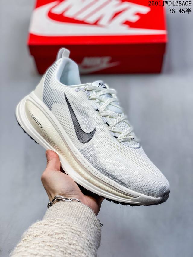 新品 公司级 耐克 Nike Vomero 18 厚底增高老爹运动跑步鞋。全新 Vomero 提供比以往更多的緩衝效能以及該系列有史以來最高的鞋底高度，結合 N