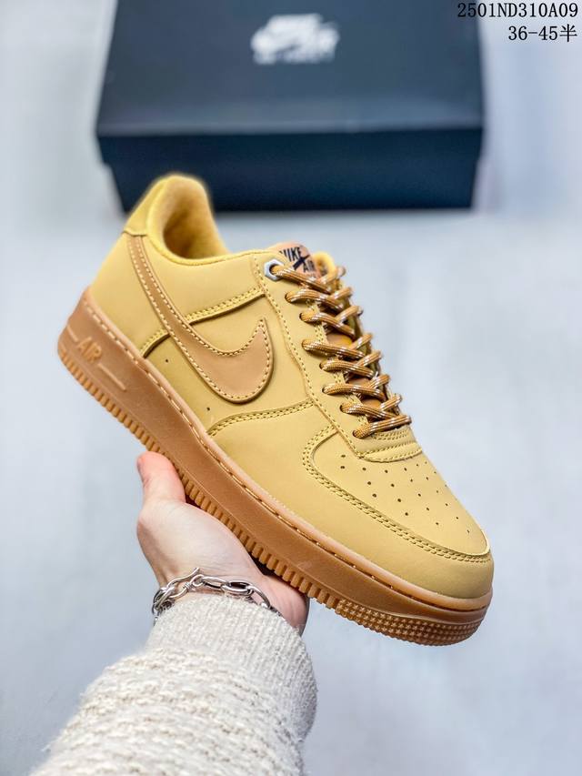 特价 Nike Air Force 1 ’07 Low 空军一号低帮百搭休闲运动板鞋。柔软、弹性十足的缓震性能和出色的中底设计，横跨复古与现代的外型结合，造就出