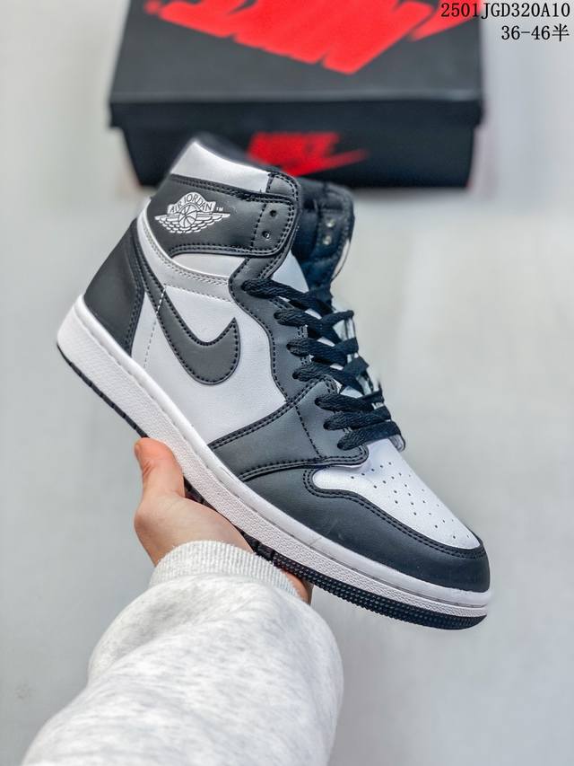 耐克 男女同款运动板鞋 Nike Air Jordan 1 Retro High Og 乔丹一代aj1 乔1 Aj1 篮球鞋复刻运动鞋。皮面高帮板鞋的设计灵感源