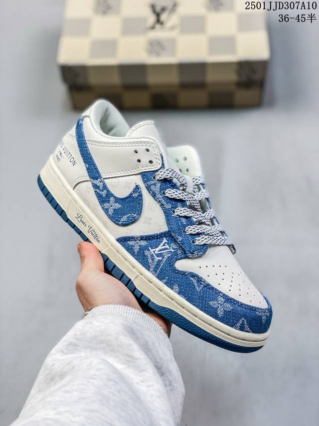 耐克 Nike Dunk Low Retro 运动鞋 2025 新年复古板鞋 路易威登联名。作为 80 年代经典篮球鞋款，起初专为硬木球场打造，后来成为席卷街头