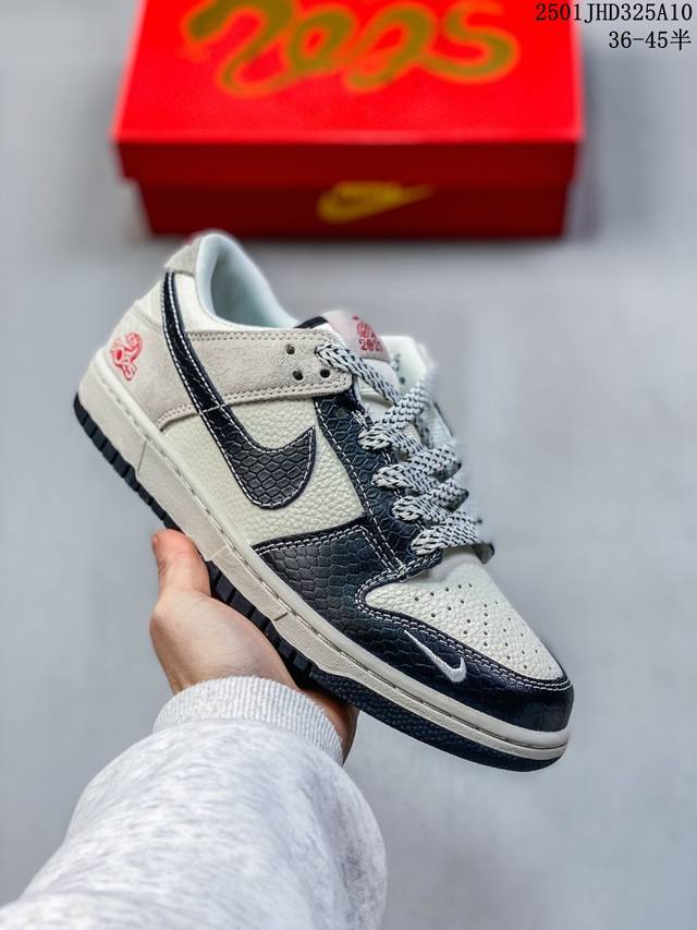 耐克nike Sb Dunk Low Sb 蛇年限定扣篮系列复古低帮休闲运动滑板板鞋。采用脚感柔软舒适zoomair气垫，有效吸 收滑板等极限运动在落地时带来的