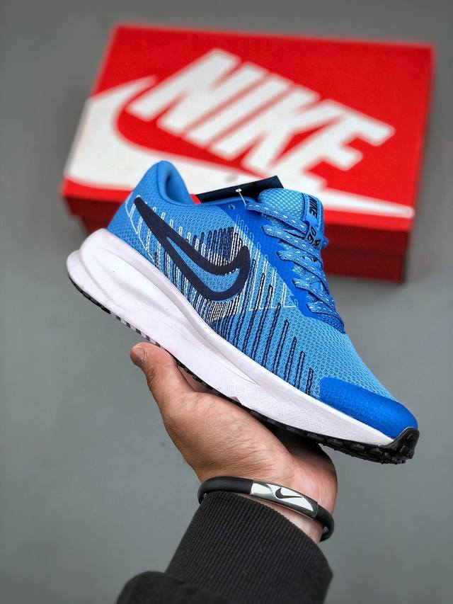 Nike Zoomx Invincible Run 全新配色 马拉松机能风格运动鞋 实拍首发 #鞋款搭载柔软泡绵，在运动中为你塑就缓震脚感。设计灵感源自日常跑步