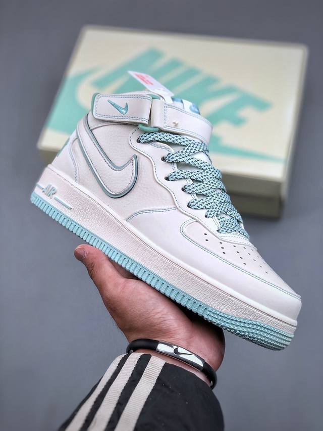 Undefeated X Nike Air Force 1 Mid 夜魔侠米蓝 空军一号中帮休闲板鞋 定制皮料 原装定制鞋盒 炫彩反光 细节满满 原楦头原纸板