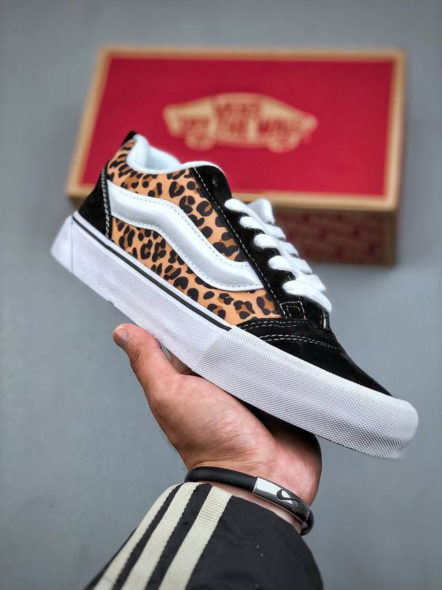 Vans Knu Skool 百搭休闲防滑减震低帮 板鞋男女同款 颜色：Vans 面包豹纹白条 货号：Mz 尺码：35-44 半