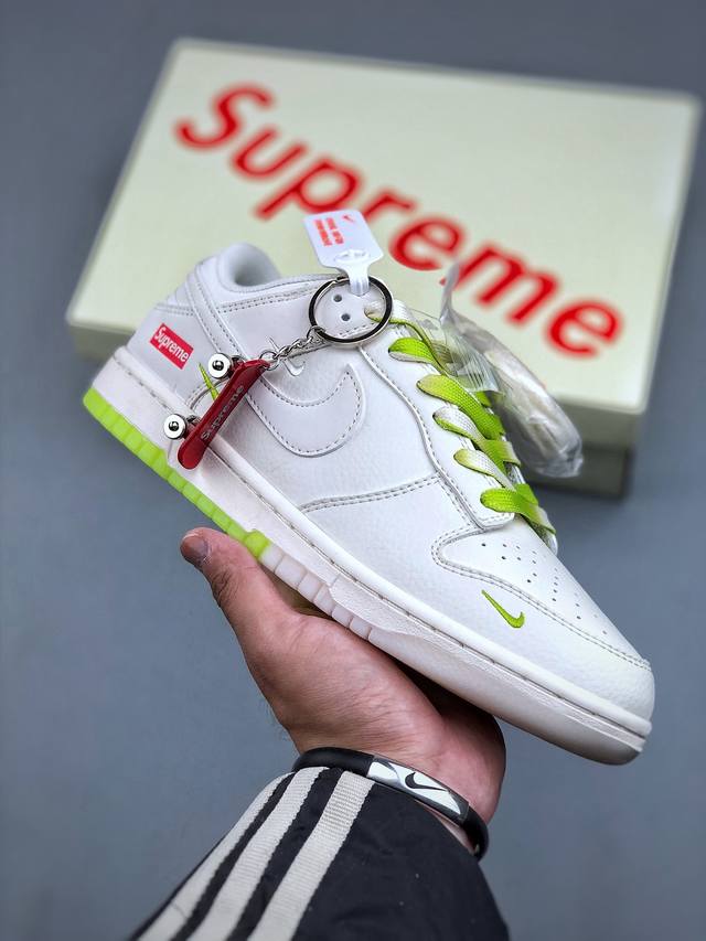 Nike Sb Dunk Low X Supreme 白浅绿三小钩纯原大厂出品 极力推荐原装头层材料 独家版型蒸餾加工帶來的是更好的视觉和脚感体验大厂纯原品质出