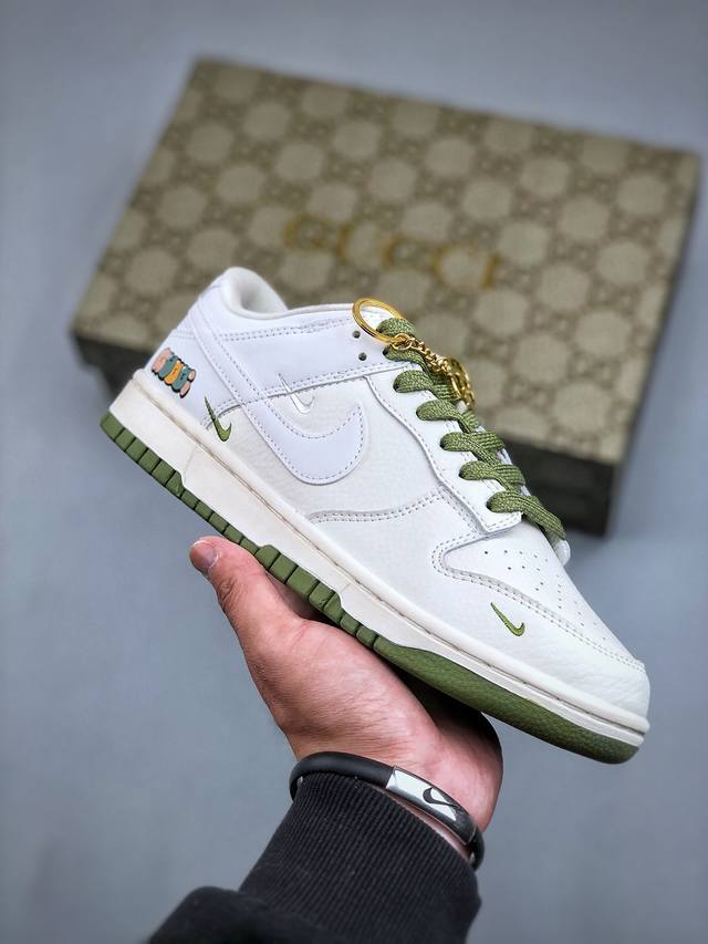 Nike Sb Dunk Low X Gucci 米白绿小勾 纯原大厂出品 极力推荐 原装头层材料 独家版型蒸餾加工 帶來的是更好的视觉和脚感体验 大厂纯原品质