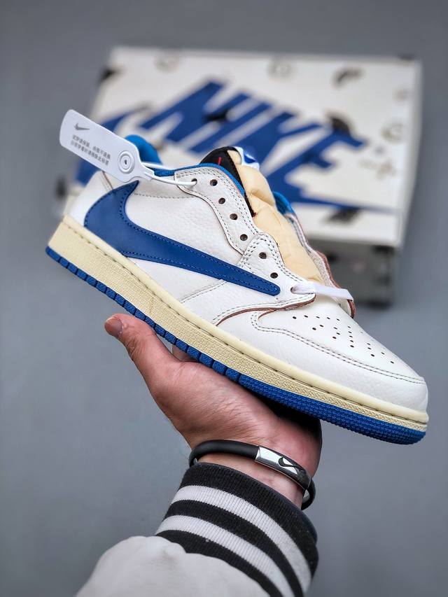 Travis Scott X Air Jordan 1 Low Pale Vanilla低帮 白蓝倒钩联名 Aj1 乔丹1代 乔丹篮球鞋系列 鞋款整体以白碳蓝为