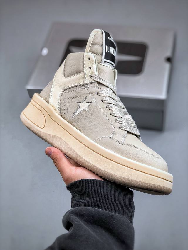 Converse携手rickowens 开启drkshdw联名计划。以 80 年代的经典篮球鞋 Weapon 为灵感。Converse 与 Rick Owens