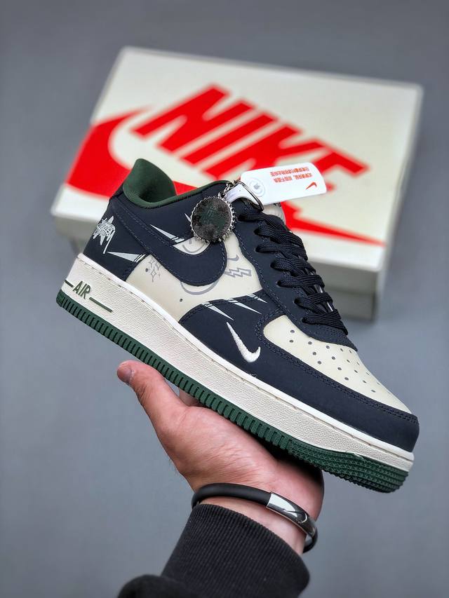 Nike Air Force 1 Af1 空军一号 低帮 白蓝 刺绣斯图西涂鸦 定制版尺码：36 36.5 37.5 38 38.5 39 40 40.5 41