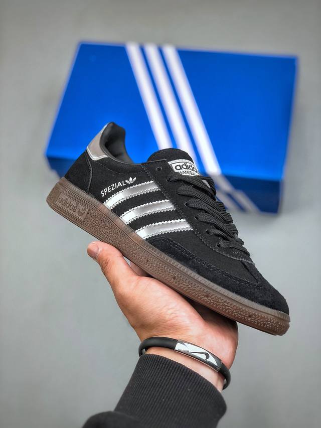 Adidas Originals Handball Spzl 手球运动员系列百搭休闲运动板鞋 Jp5356 这款来自阿迪达斯的这款handball Spzl前身