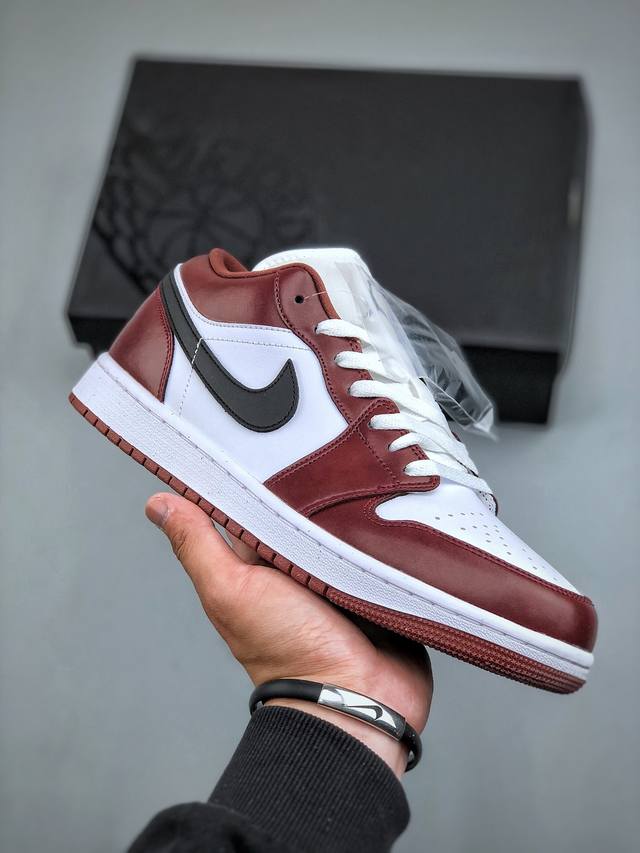 Air Jordan 1 Low Aj1 乔1白酒红 同步官方配色 市场唯一独家头层皮打造 原鞋原档案开发 原厂皮料 原档冲孔鞋头 正确满胶鞋垫 四线拉帮 原厂