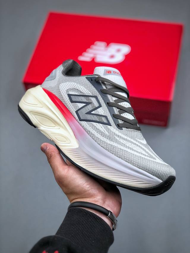 New Balance Nb休闲低帮跑步鞋，织物鞋面，舒适透气。鞋身设计方便穿脱。系带设计，贴合脚踝，鞋底设计采用耐磨的鞋底，增强耐用性。货号：Mmorlr6