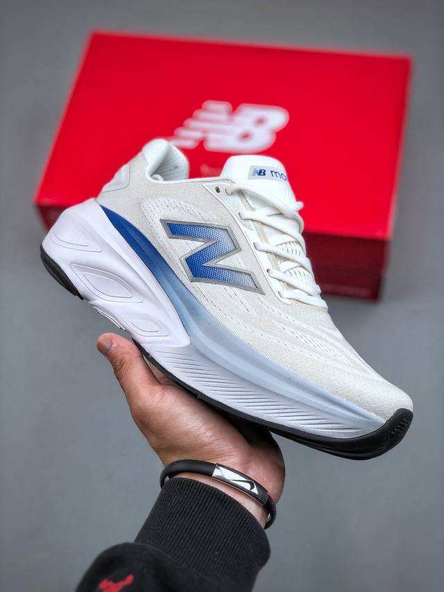 New Balance Nb休闲低帮跑步鞋，织物鞋面，舒适透气。鞋身设计方便穿脱。系带设计，贴合脚踝，鞋底设计采用耐磨的鞋底，增强耐用性。货号：Mmorlr6