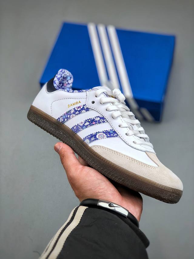 Adidas Originals Samba Og 白兰花 此款以简约大方的造型设计，给人以随性休闲的时尚格调，穿着舒适轻便，运动灵活自如，蓝满足日常个性穿搭。