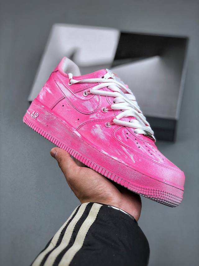 Nike Air Force 1 Low 07 喷绘粉绑带原楦头原纸板 打造纯正低帮空军版型专注外贸渠道 全掌内置蜂窝气垫 原盒配件 原厂中底钢印、拉帮完美 官