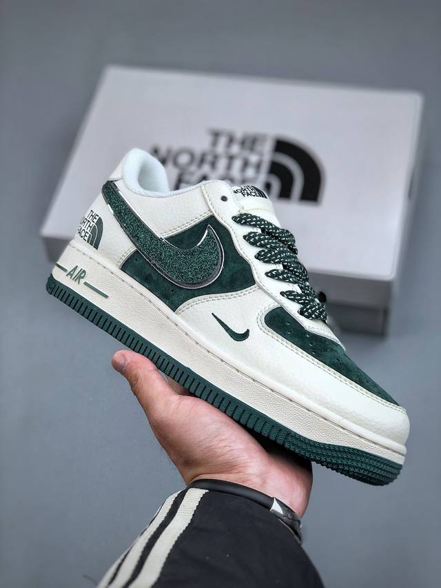 海外限量发售！公司级nike Air Force 1 '07 Low “北面联名--满天星绿勾白绿配色”空军一号 低帮 运动鞋 休闲鞋 折边针车 工艺难度大 原