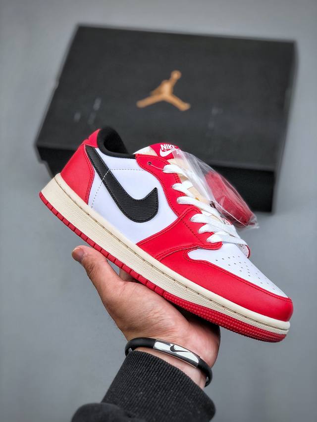 Air Jordan 1 Low Aj1 乔1白红黑勾 市场唯一独家头层皮打造 原鞋原档案开发 原厂皮料 原档冲孔鞋头 正确满胶鞋垫 四线拉帮 原厂织唛标 鞋舌