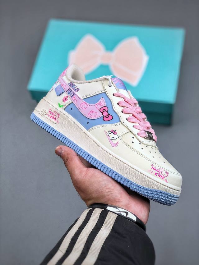 Nike Air Force 1 Low 07 Hello Kitty 凯蒂猫 米蓝粉小钩原楦头原纸板 打造纯正低帮空军版型专注外贸渠道 全掌内置蜂窝气垫 原盒