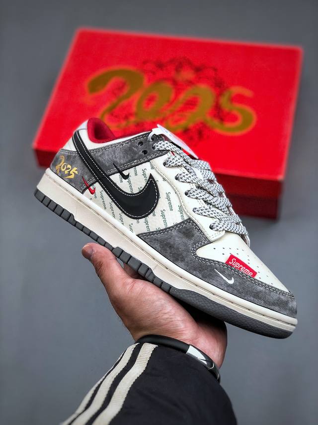 Nike Sb Dunk Low X Supreme 蛇年限定 白灰红三小钩满天星纯原大厂出品 极力推荐原装头层材料 独家版型蒸餾加工帶來的是更好的视觉和脚感体