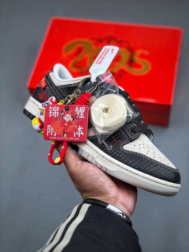 Nike Sb Dunk Low X Stussy 蛇年限定 灰黑小钩满天星纯原大厂出品 极力推荐原装头层材料 独家版型蒸餾加工帶來的是更好的视觉和脚感体验大厂