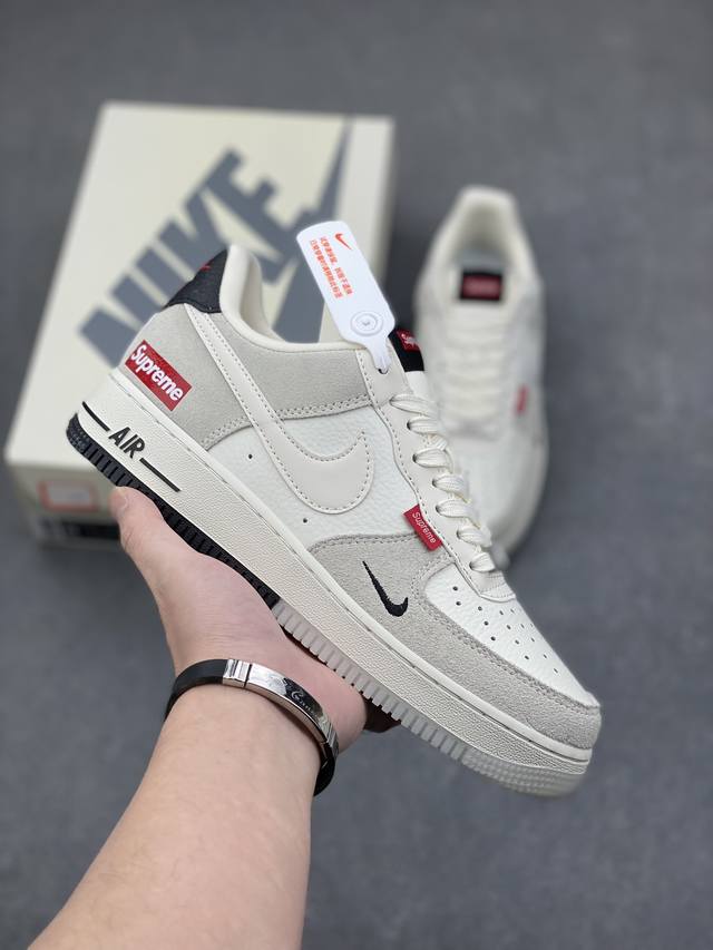 海外限量发售！公司级nike Air Force 1 '07 Low “Supreme联名--米灰织布标”空军一号 低帮 运动鞋 休闲鞋 折边针车 工艺难度大