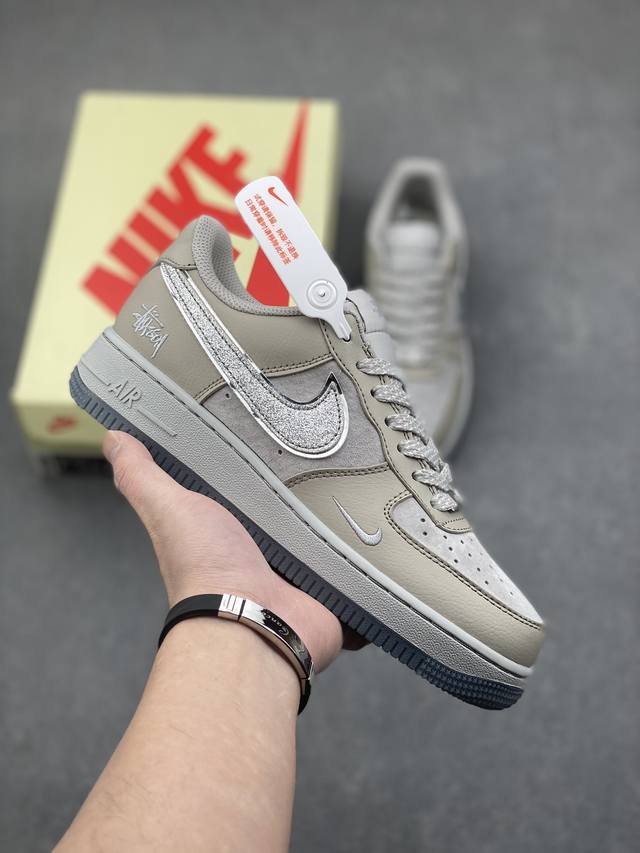 海外限量发售！公司级nike Air Force 1 '07 Low “斯图西联名--满天星双勾”空军一号 低帮 运动鞋 休闲鞋 折边针车 工艺难度大 原楦头原