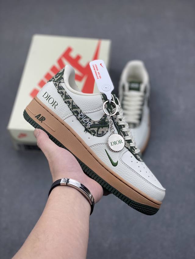 海外限量发售！公司级nike Air Force 1 '07 Low “迪奥联名--米绿花纹勾”空军一号 低帮 运动鞋 休闲鞋 折边针车 工艺难度大 原楦头原纸