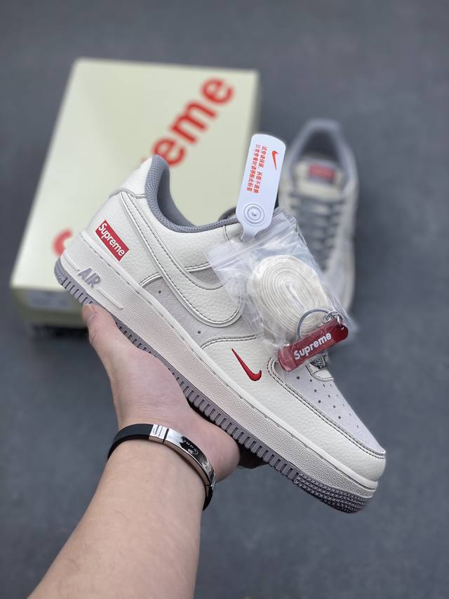 Nike Air Force 1 Low 07 X Supreme 白灰红小钩满天星 原楦头原纸板 打造纯正低帮空军版型 专注外贸渠道 全掌内置蜂窝气垫 原盒配