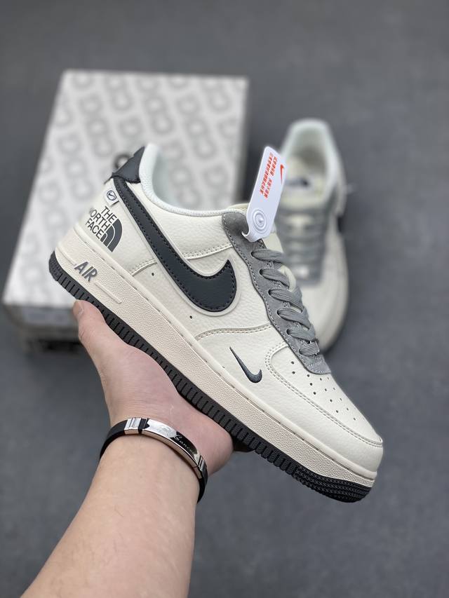 海外限量发售！公司级nike Air Force 1 '07 Low “北面联名--米白灰勾灰底”空军一号 低帮 运动鞋 休闲鞋 折边针车 工艺难度大 原楦头原