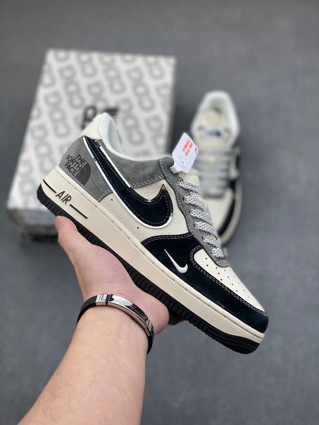 海外限量发售！公司级nike Air Force 1 '07 Low “北面联名--黑米灰”空军一号 低帮 运动鞋 休闲鞋 折边针车 工艺难度大 原楦头原纸板