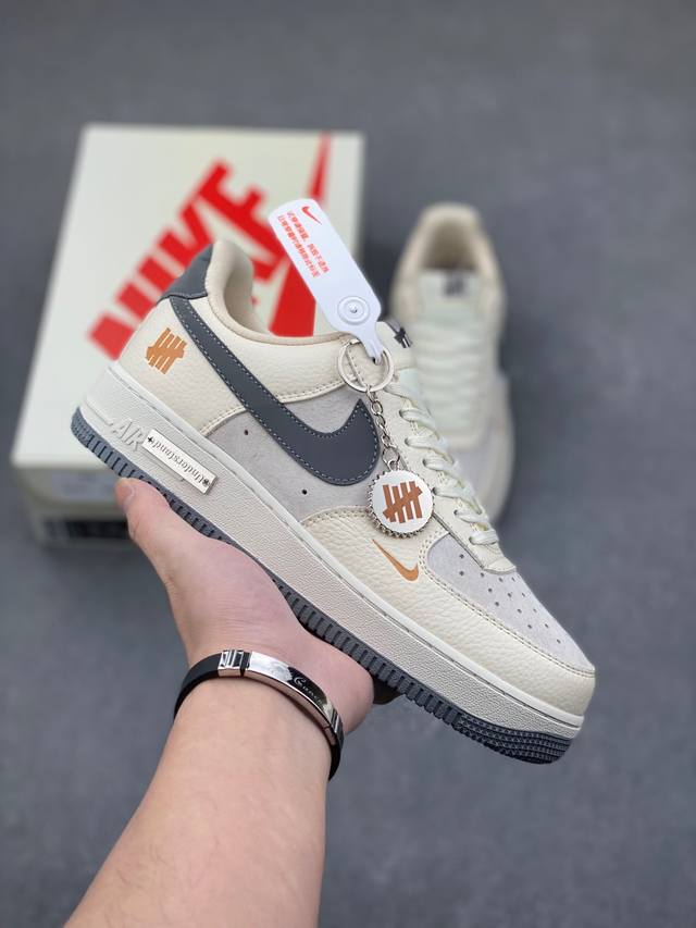 海外限量发售！公司级nike Air Force 1 '07 Low “Un联名 米灰金属牌”空军一号 低帮 运动鞋 休闲鞋 折边针车 工艺难度大 原楦头原纸板