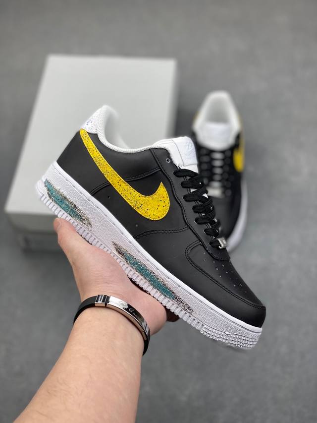 Air Force 1 '07 Low 原楦头原纸板 打造纯正空军版型 #专注外贸渠道 全掌内置蜂窝气垫 #原盒配件 原厂中底钢印、拉帮完美 官方同步上架 货号