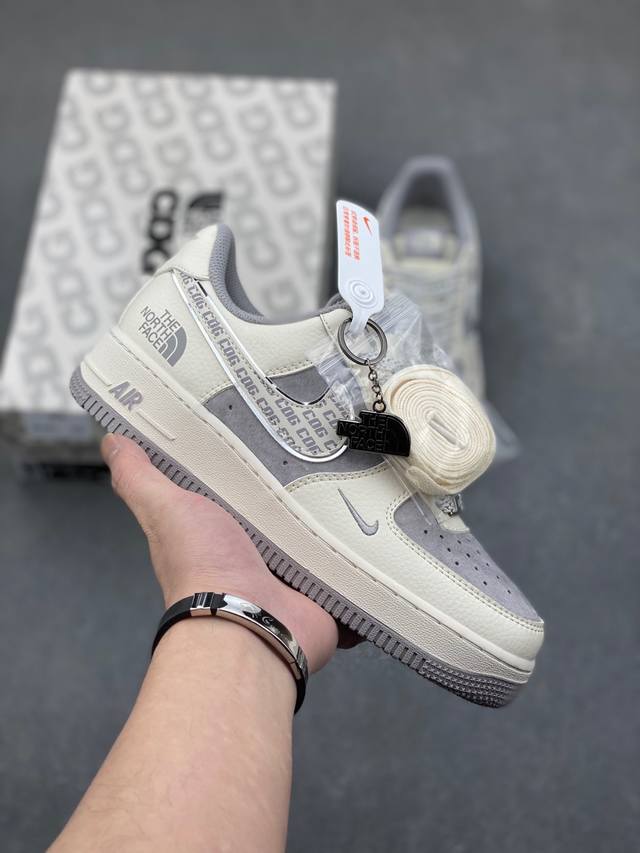 海外限量发售！公司级nike Air Force 1 '07 Low “北面联名--Cdg米灰勾”空军一号 低帮 运动鞋 休闲鞋 折边针车 工艺难度大 原楦头原