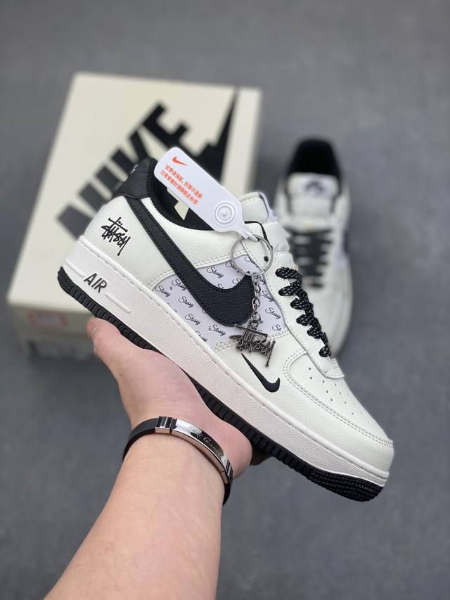 高端定制 洛杉矶潮牌店限量发售 公司级 Undefeated X Nike Air Force 1 Low 空军一号低帮休闲板鞋 定制皮料 原装定制鞋盒 炫彩反