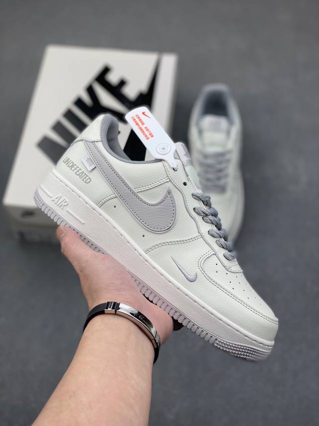 高端定制 洛杉矶潮牌店限量发售 公司级 Undefeated X Nike Air Force 1 Low空军一号低帮休闲板鞋 定制皮料 原装定制鞋盒 炫彩反光