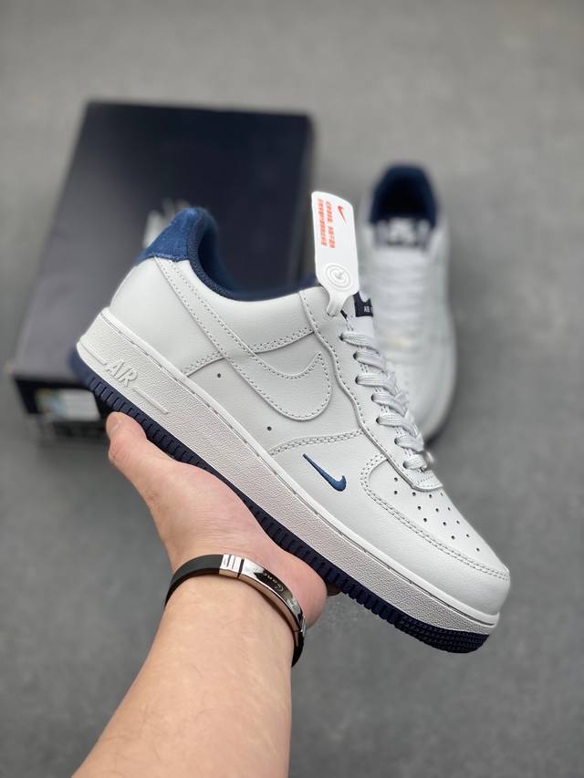 Air Force 1' 07 深蓝小勾 原楦头原纸板 打造纯正空军版型 专注外贸渠道 全掌内置蜂窝气垫 #原盒配件 原厂中底钢印、拉帮完美 货号：Hm9483