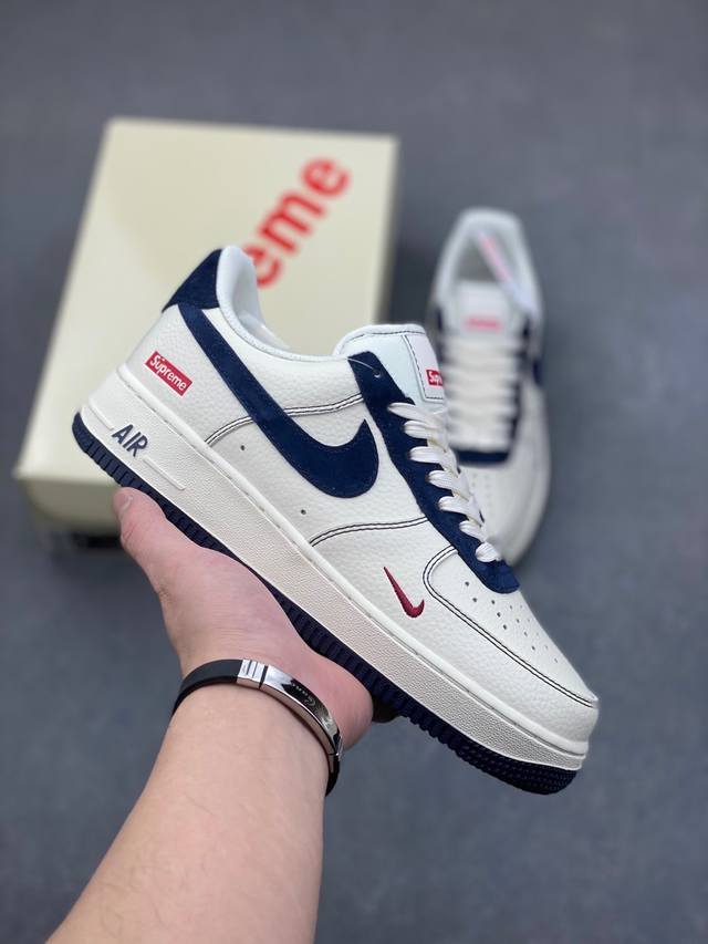 海外限量发售！公司级nike Air Force 1 '07 Low “Supreme联名--米蓝翻毛勾”空军一号 低帮 运动鞋 休闲鞋 折边针车 工艺难度大