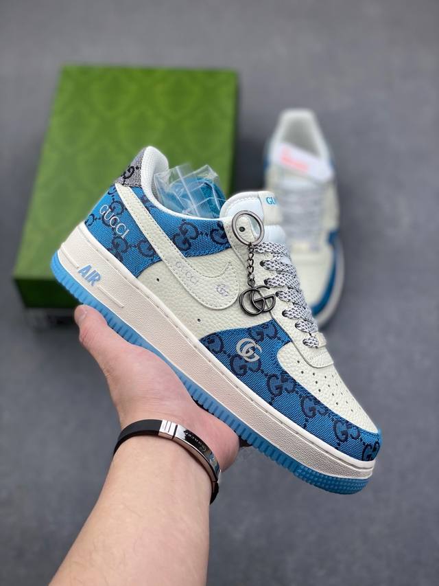 耐克nk Air Force 1'07 Low 古驰联名 空军一号低帮休闲板鞋 配色设计灵感来源于二次元涂鸦风 黑银搭配 高级感拉满 尺码：36 36.5 37