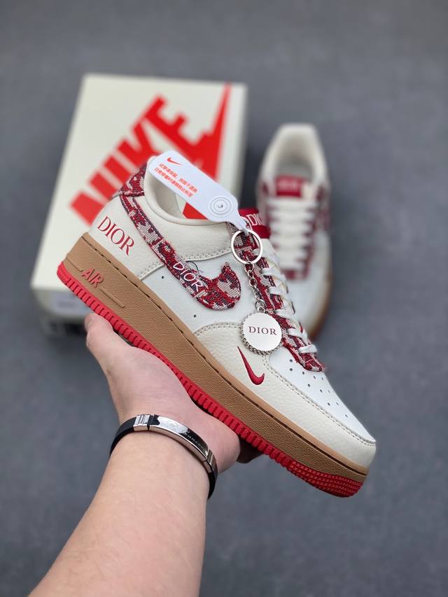 海外限量发售！公司级nike Air Force 1 '07 Low “迪奥联名 米红花纹”空军一号 低帮 运动鞋 休闲鞋 折边针车 工艺难度大 原楦头原纸板