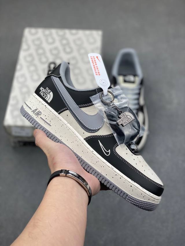 海外限量发售！公司级nike Air Force 1 '07 Low “北面联名--黑灰双勾”空军一号 低帮 运动鞋 休闲鞋 折边针车 工艺难度大 原楦头原纸板