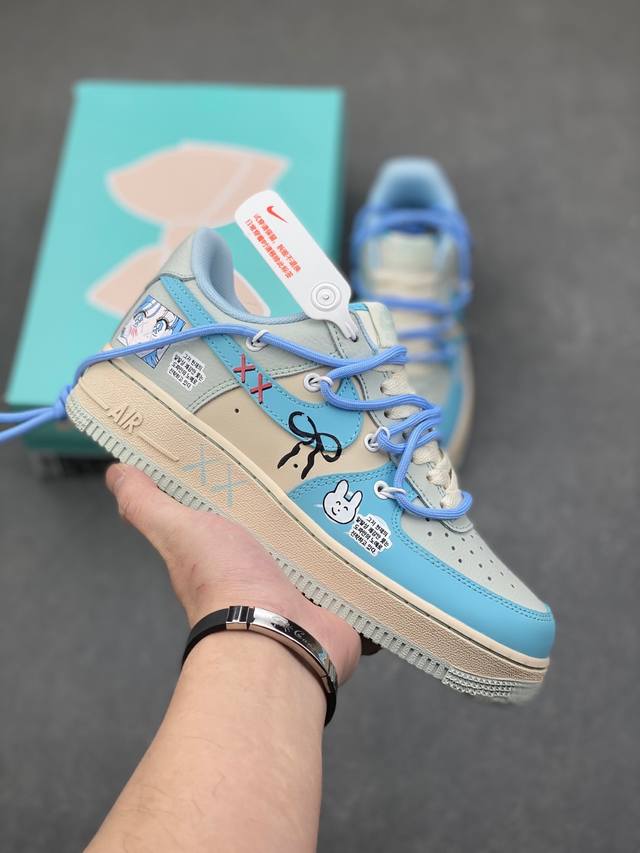 Nike Air Force 1 Low “Dream Girls” “宅男女神”空军一号低帮休闲运动绑带板鞋 在繁华都市的喧嚣背后，隐藏着一个独特的群体 宅男