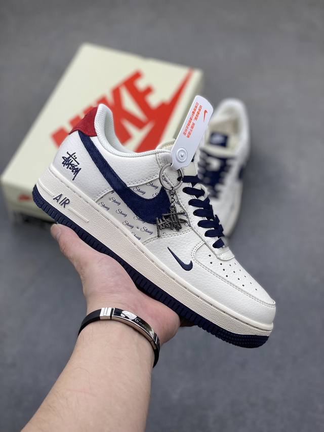 海外限量发售！公司级nike Air Force 1 '07 Low “斯图西联名--米蓝红印字”空军一号 低帮 运动鞋 休闲鞋 折边针车 工艺难度大 原楦头原