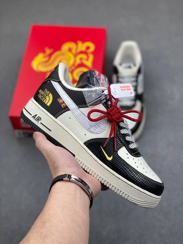 独家实拍nk Air Force 1‘07 Low 斯图西联名蛇年限定 黑白蛇双色 空军一号低帮休闲板鞋 Ch6336-520 #原楦头原纸板 原装鞋盒 定制五