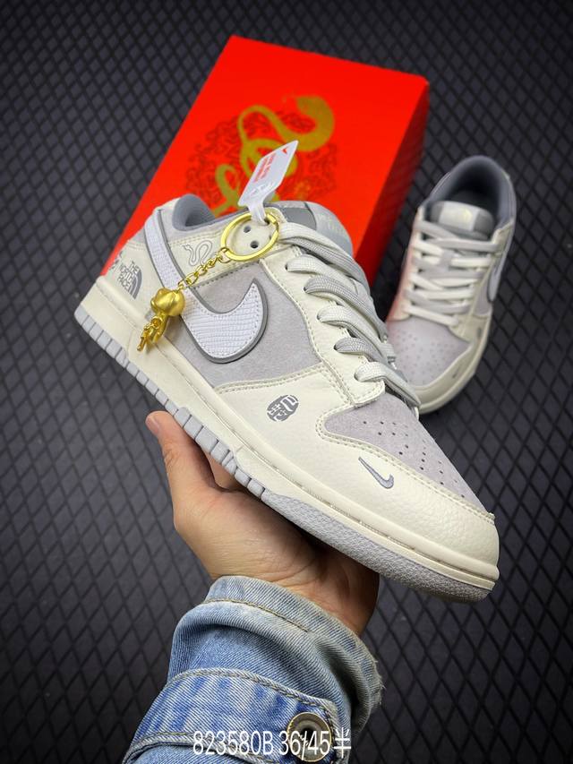 Nk Sb Dunk Low 北面蛇年系列 米灰灰勾 周年高端定制 低帮休闲板鞋 Dm6868-007 #定制鞋盒 大厂纯原品质出货 超高清洁度 皮料切割干净无