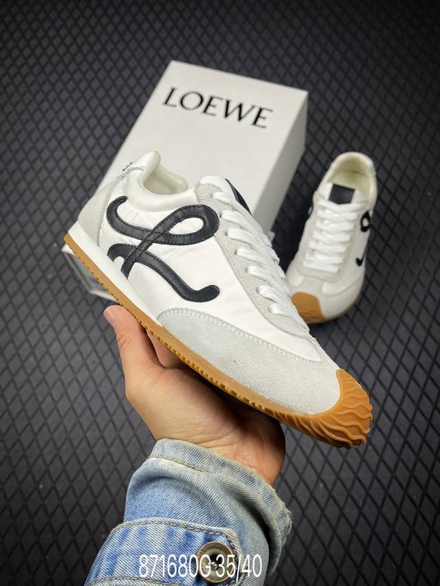 新款广东原厂 罗意威loewe 2025 Ballet Runner2.0 新款芭蕾舞鞋 超级棒 不对称鞋头造型，作为loewe的标志性设计 超柔软，轻便且灵活