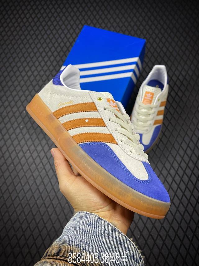 公司级adidas Originals Gazelle Indoor 三叶草休闲防滑耐磨低帮板鞋 鞋头出色设计 塑就出众贴合感 稳固的后跟贴合足部曲线设计 软弹