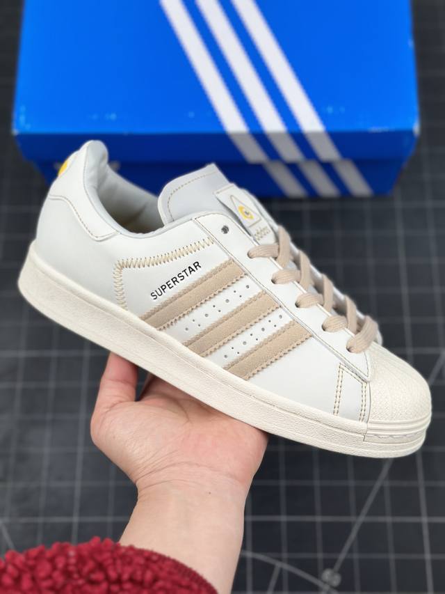 公司级adidas Originals Superstar 贝壳头系列低帮经典百搭休闲运动板鞋 以现代时尚元素焕新演绎的经典运动鞋当你试图定义adidas Su