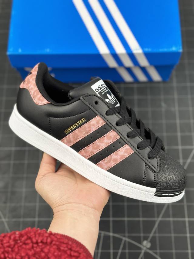 公司级adidas Originals Superstar 贝壳头系列低帮经典百搭休闲运动板鞋 以现代时尚元素焕新演绎的经典运动鞋当你试图定义adidas Su